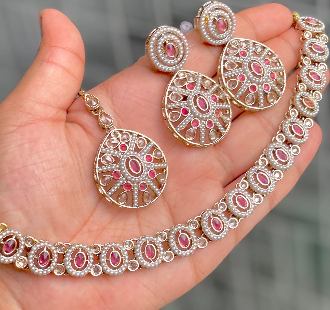 Beautiful Premium Quality  Reverse Ad Stone Work  Necklace With Beautiful Earrings and tika..